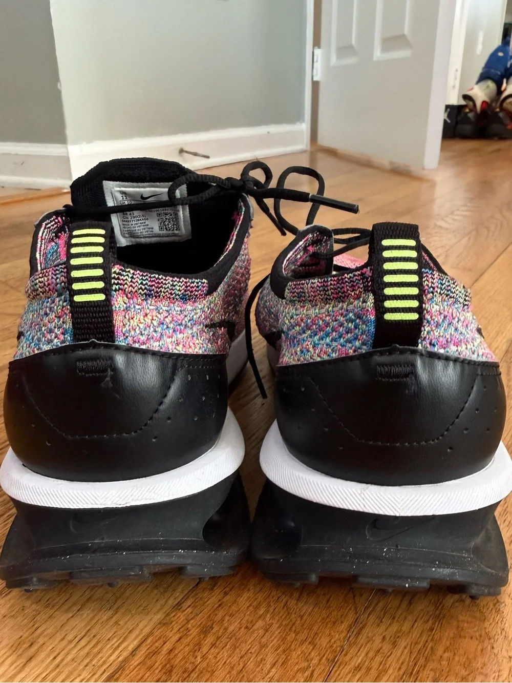 Nike Air Max Flyknit Racer Sneakers Ghost Green Black Pink Mens 11 - Picture 3 of 6